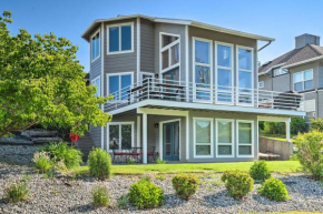 Modern Retreat with Hot Tub - Steps to Lake Chelan!